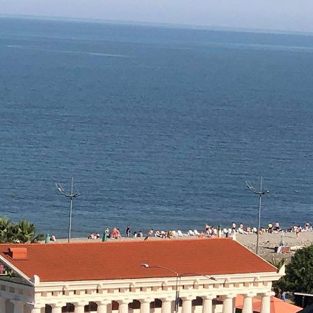 Apartment Sea Tower Khimshiashvili 15 バトゥーミ エクステリア 写真
