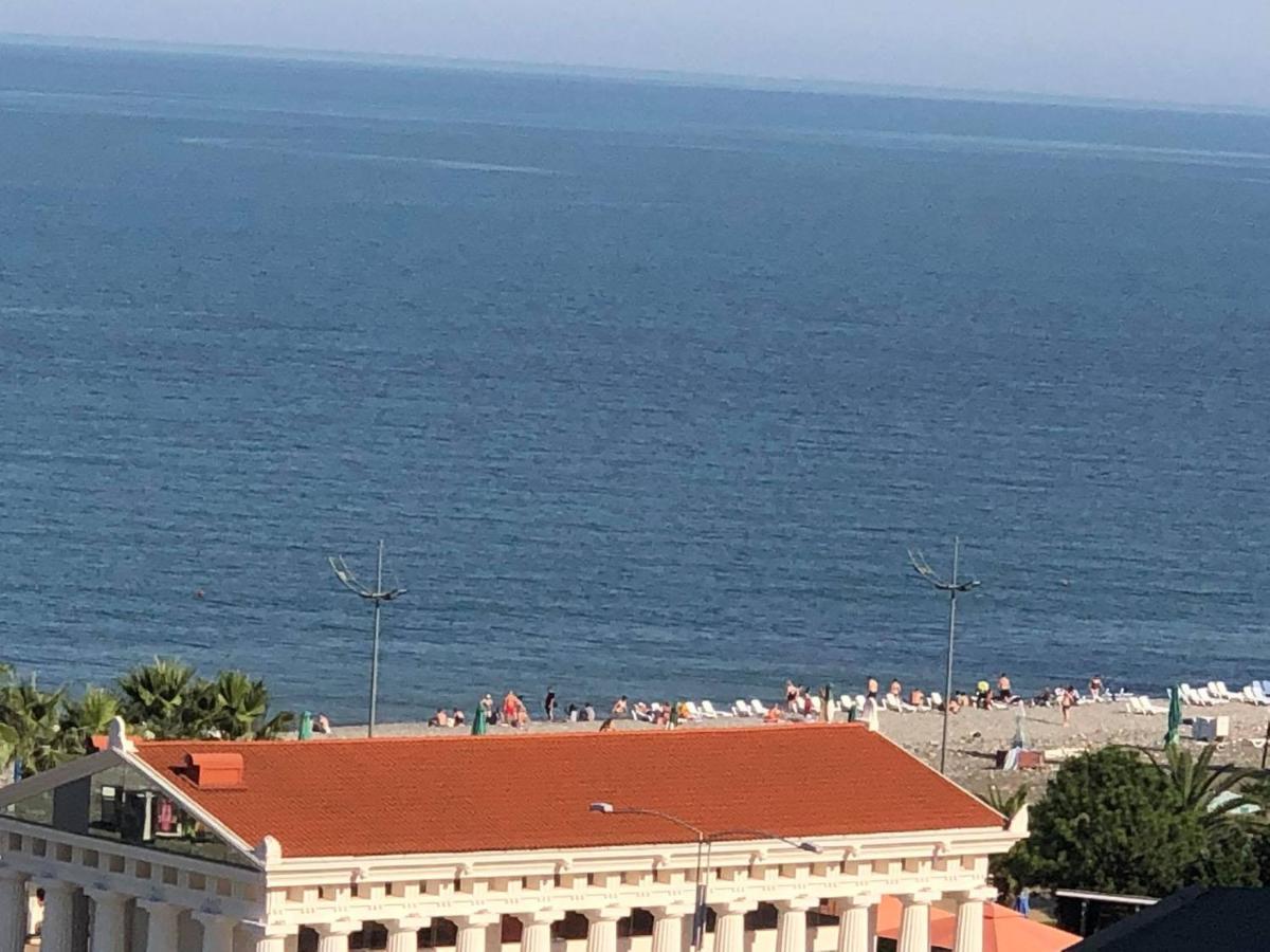 Apartment Sea Tower Khimshiashvili 15 バトゥーミ エクステリア 写真